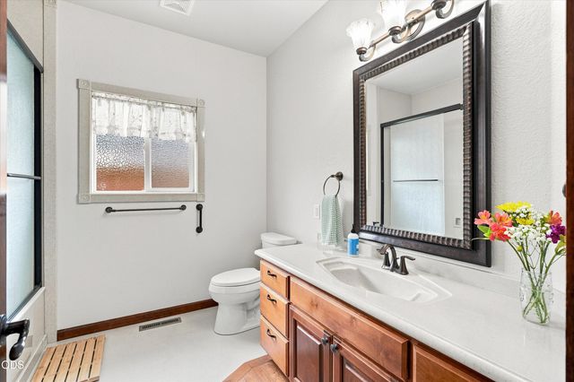 3716 Sherwood Park Drive, Medford, OR 97504