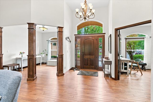 3716 Sherwood Park Drive, Medford, OR 97504