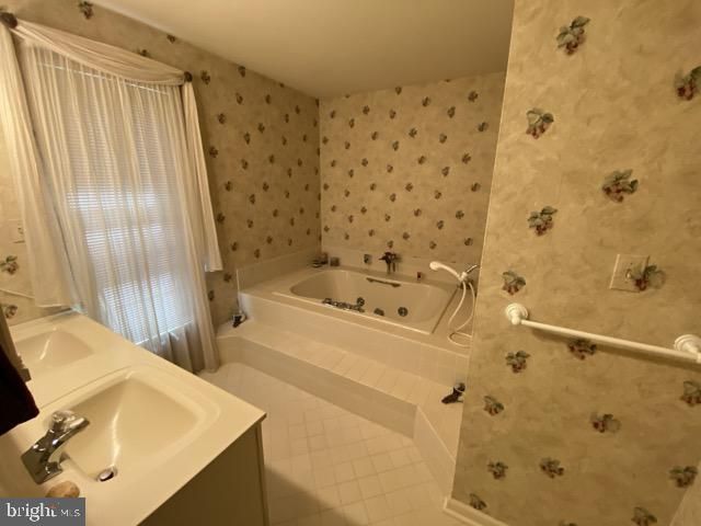 218 FAIRHILL DR, Wilmington, DE 19808