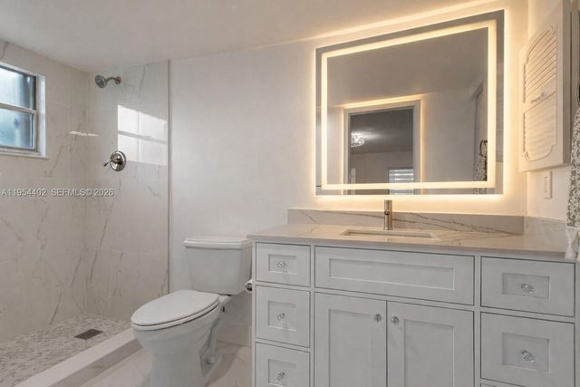 850 SW 133rd Ter 118B, Pembroke Pines, FL 33027