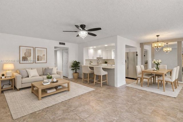 850 SW 133rd Ter 118B, Pembroke Pines, FL 33027