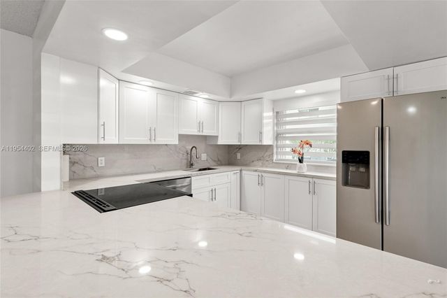 850 SW 133rd Ter 118B, Pembroke Pines, FL 33027