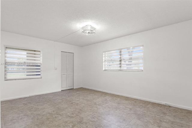 850 SW 133rd Ter 118B, Pembroke Pines, FL 33027