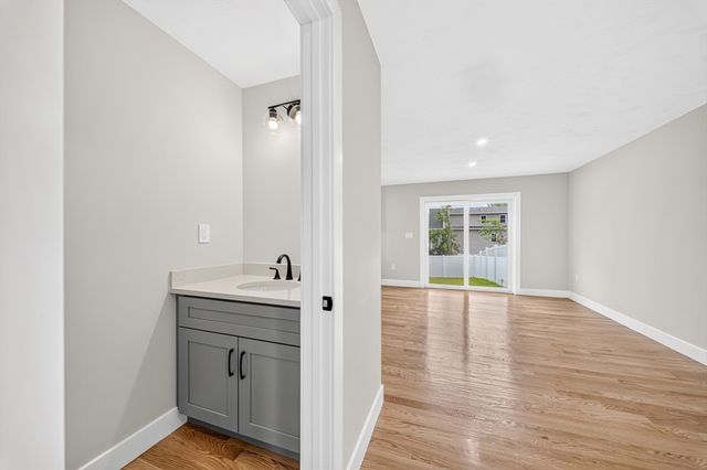 14 Neillian Way 14, Bedford, MA 01730