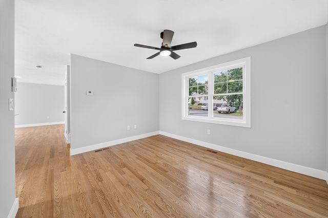 14 Neillian Way 14, Bedford, MA 01730