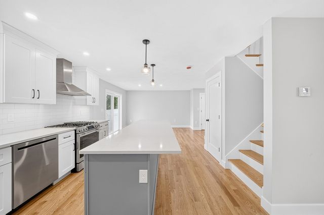 14 Neillian Way 14, Bedford, MA 01730
