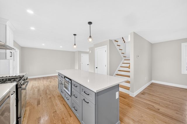 14 Neillian Way 14, Bedford, MA 01730