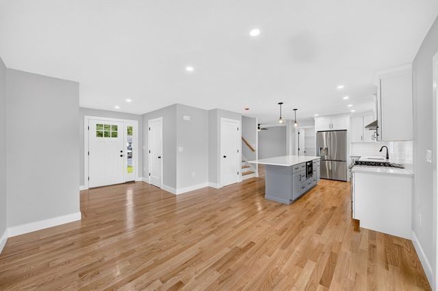 14 Neillian Way 14, Bedford, MA 01730