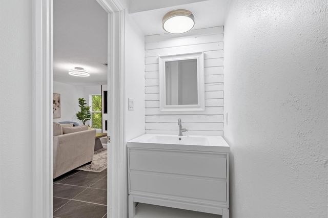 1011 Hamblen Road 306, Houston, TX 77339