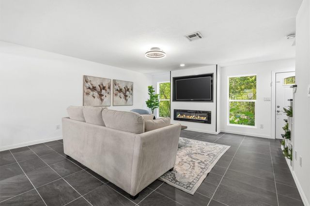 1011 Hamblen Road 306, Houston, TX 77339