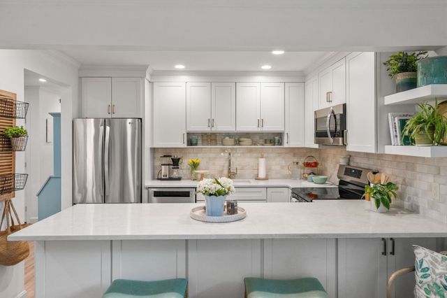 2408 Hockley Dr 2408, Hingham, MA 02043
