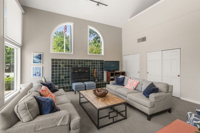 2408 Hockley Dr 2408, Hingham, MA 02043
