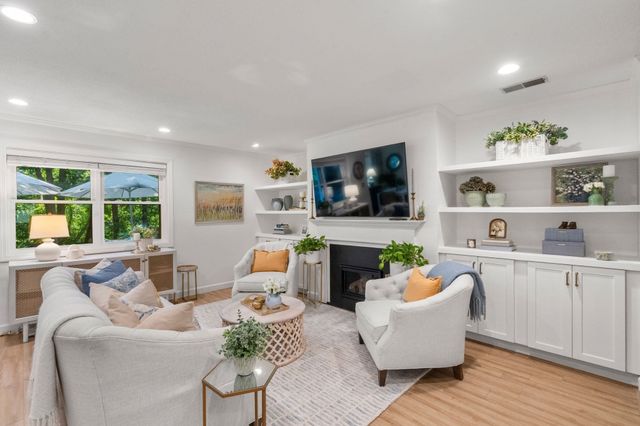 2408 Hockley Dr 2408, Hingham, MA 02043