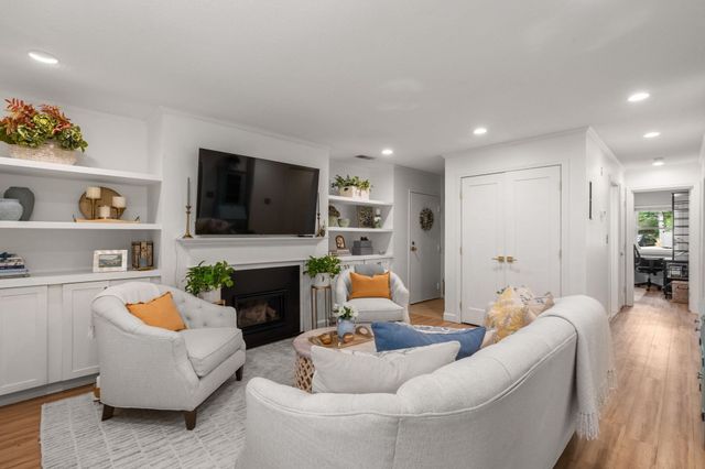 2408 Hockley Dr 2408, Hingham, MA 02043