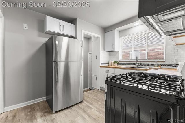 19134 Mallina Street, Grosse Pointe, MI 48236