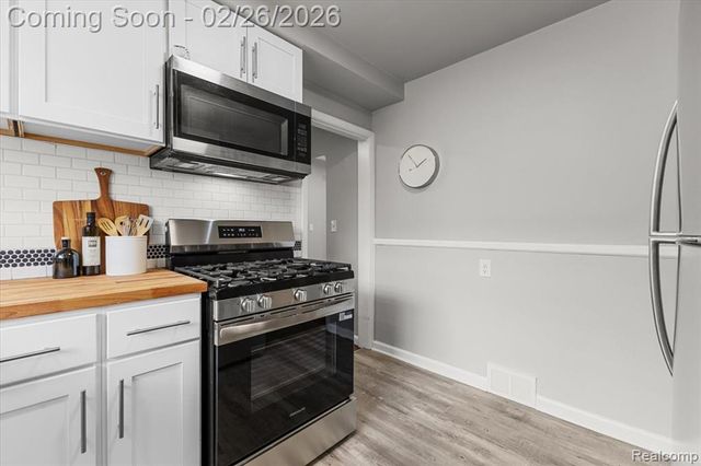 19134 Mallina Street, Grosse Pointe, MI 48236