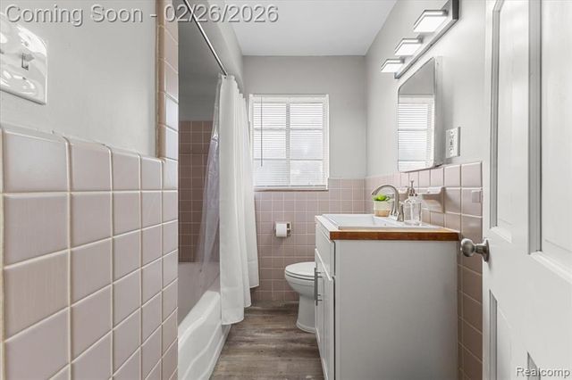 19134 Mallina Street, Grosse Pointe, MI 48236