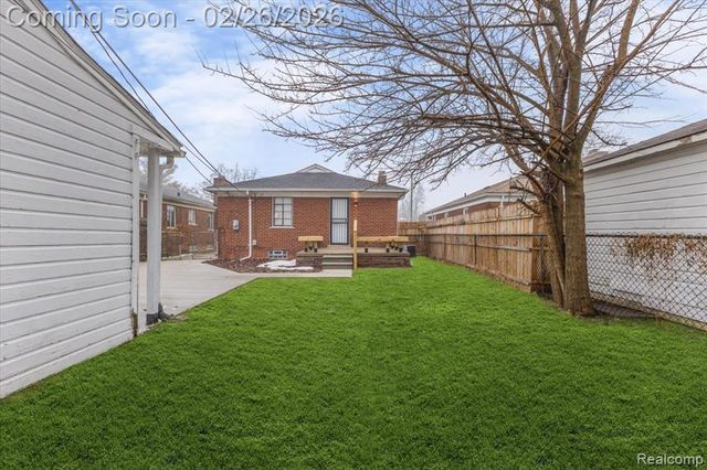 19134 Mallina Street, Grosse Pointe, MI 48236