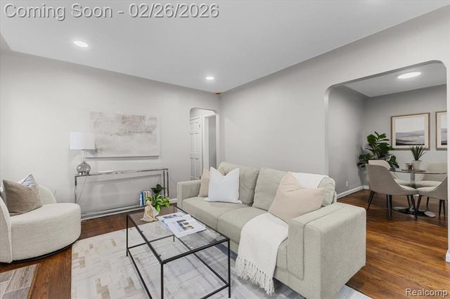 19134 Mallina Street, Grosse Pointe, MI 48236