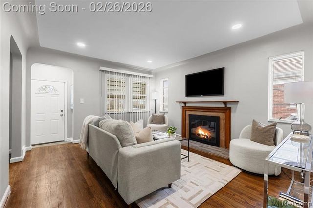 19134 Mallina Street, Grosse Pointe, MI 48236