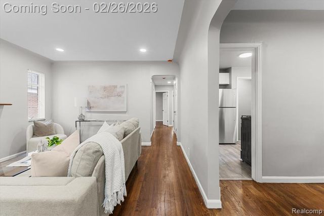 19134 Mallina Street, Grosse Pointe, MI 48236