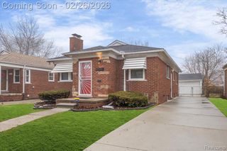 19134 Mallina Street, Grosse Pointe, MI 48236