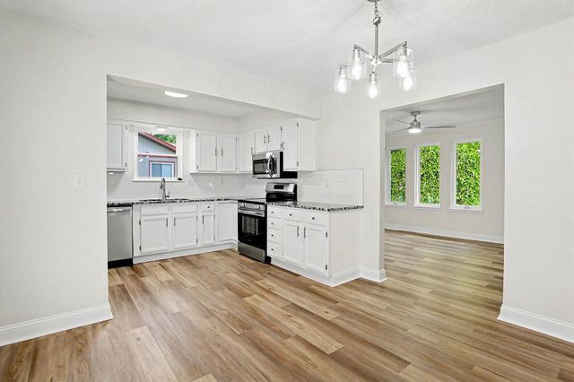440 N Linden, Haysville, KS 67060