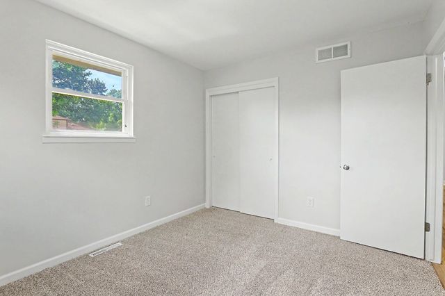 440 N Linden, Haysville, KS 67060