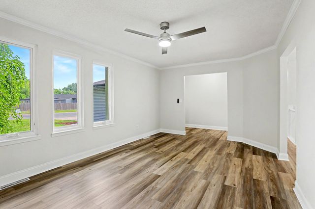 440 N Linden, Haysville, KS 67060