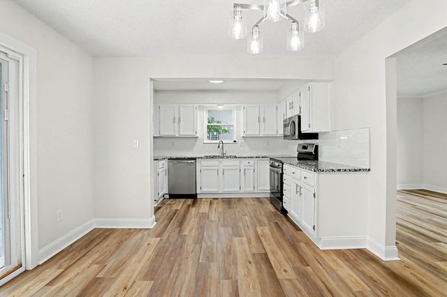 440 N Linden, Haysville, KS 67060