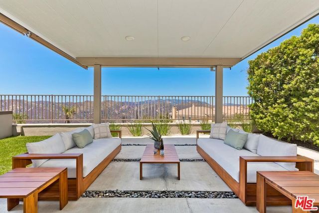16694 Calle Arbolada, Los Angeles, CA 90272