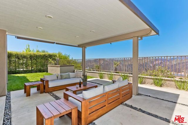 16694 Calle Arbolada, Los Angeles, CA 90272