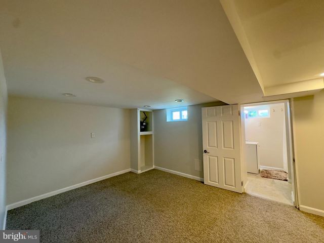 4 WARREN RD, Baltimore, MD 21221