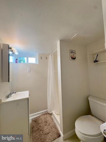 4 WARREN RD, Baltimore, MD 21221