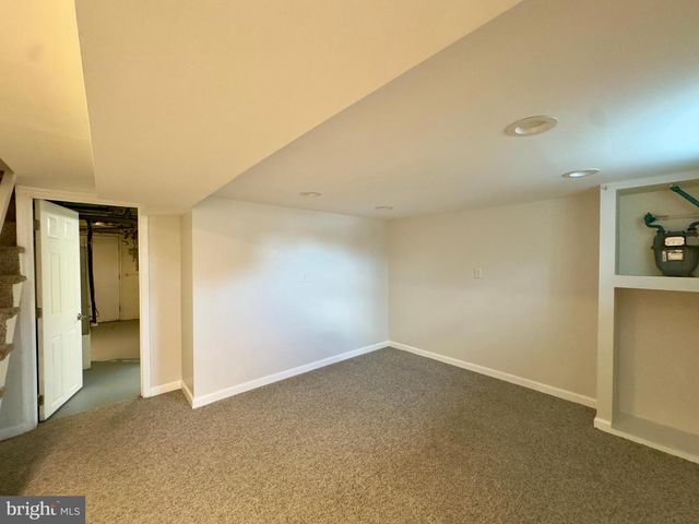 4 WARREN RD, Baltimore, MD 21221