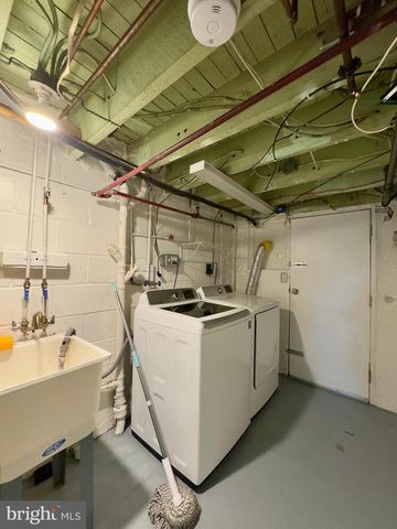 4 WARREN RD, Baltimore, MD 21221