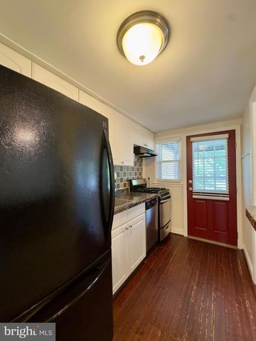 4 WARREN RD, Baltimore, MD 21221