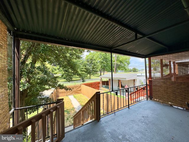 4 WARREN RD, Baltimore, MD 21221