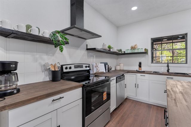 385 Alta Vista DR, Bastrop, TX 78602