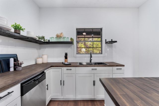 385 Alta Vista DR, Bastrop, TX 78602