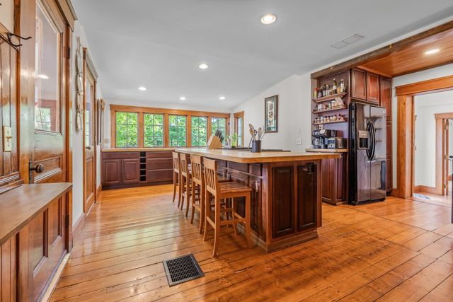238 Seminary Avenue, Manchester, VT 05254