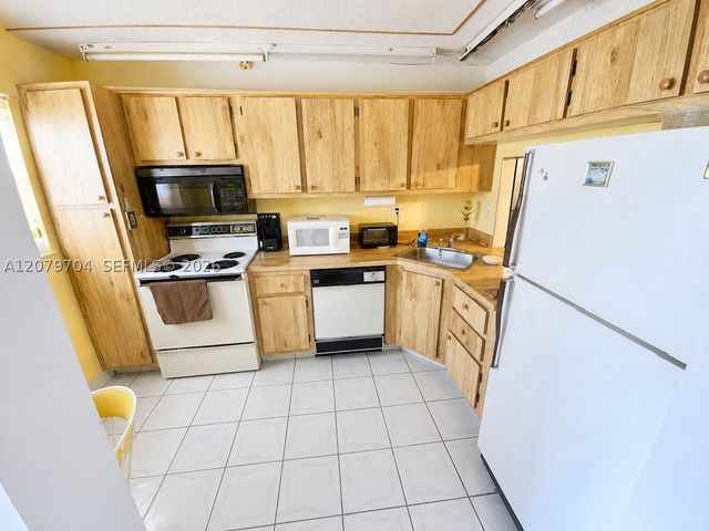1751 NW 75th Ave 303, Plantation, FL 33313