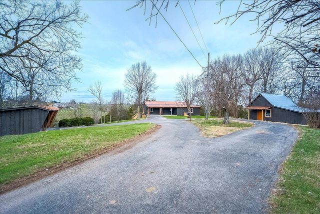 535 Twin Lakes Drive, Lancaster, KY 40444