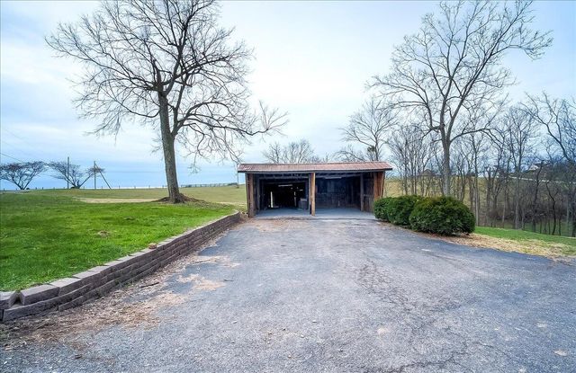 535 Twin Lakes Drive, Lancaster, KY 40444