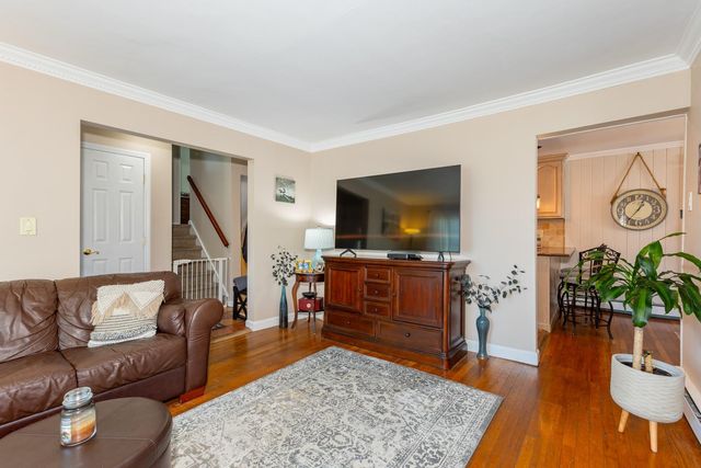 120 Gladstone Avenue, West Islip, NY 11795