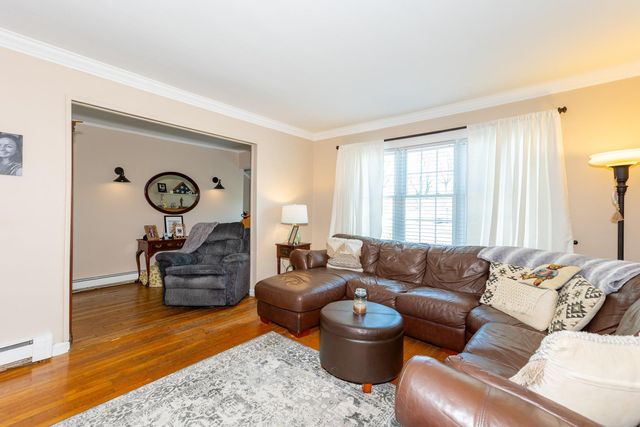 120 Gladstone Avenue, West Islip, NY 11795