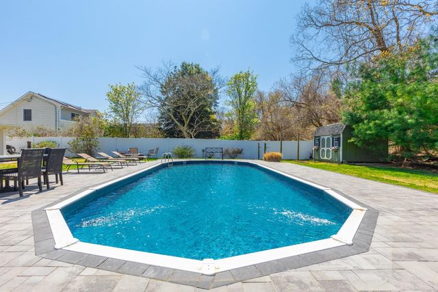 120 Gladstone Avenue, West Islip, NY 11795
