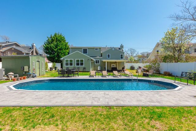 120 Gladstone Avenue, West Islip, NY 11795