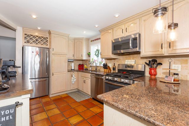 120 Gladstone Avenue, West Islip, NY 11795
