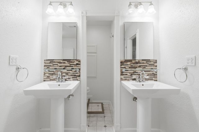 227 N Hopson Street, Van Alstyne, TX 75495